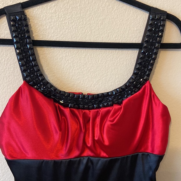 Bisou Bisou Two Tone Satin & Beaded Collar Body Con Dress - Picture 3 of 8